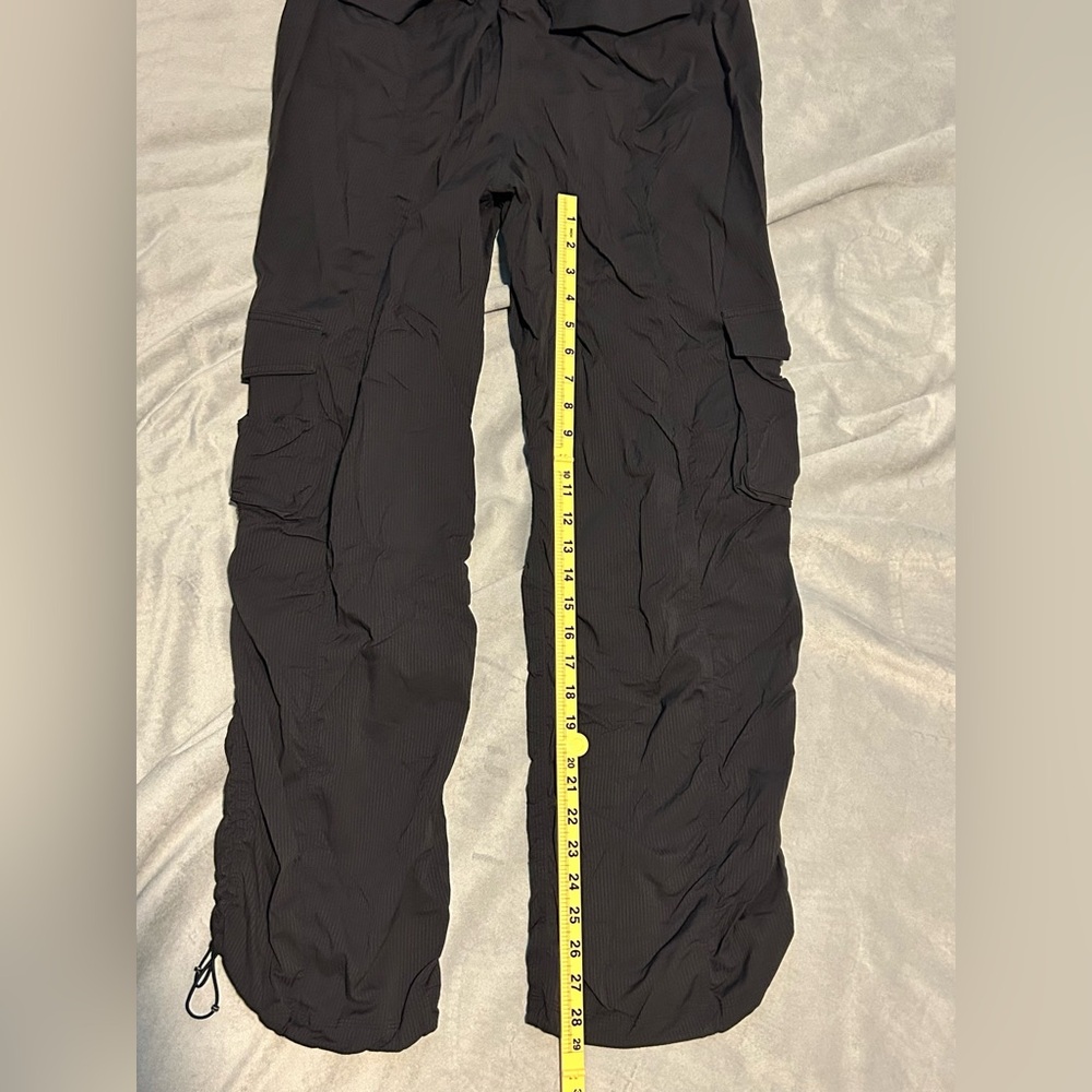 Lululemon Dance Studio Relaxed-Fit Mid-Rise Cargo Pant in Black - L - Picture 11 of 12